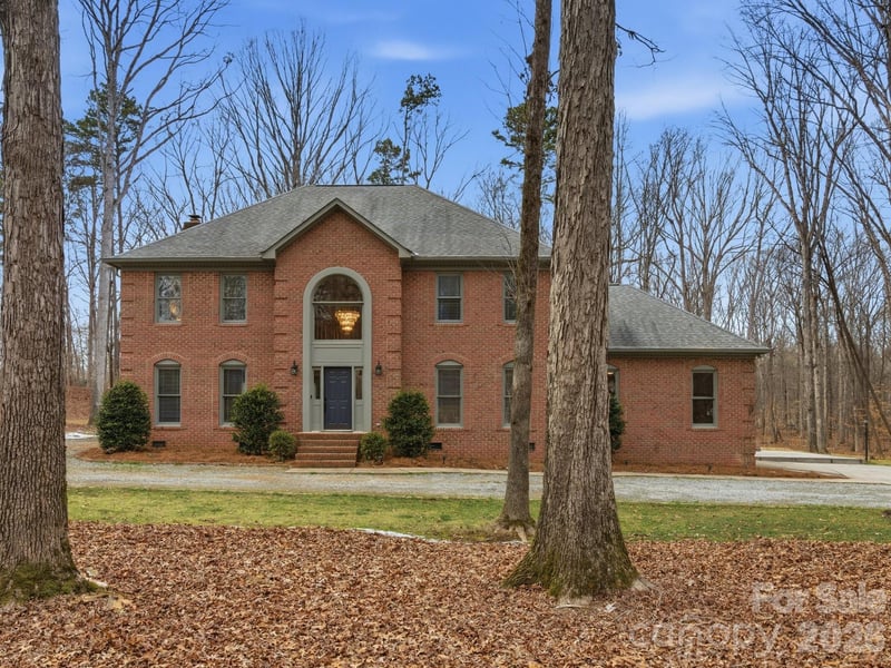 6700 Tree Hill, Matthews, NC - 4 beds, 3 baths, 2,987 sqft - $799,000
