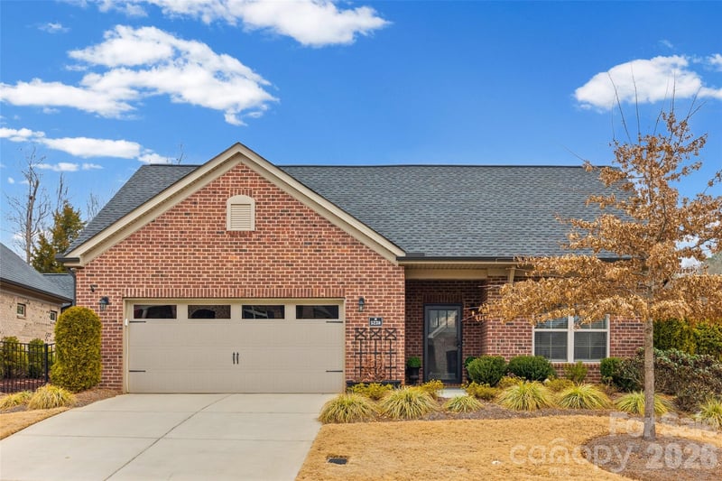5238 Courtyard, Belmont, NC - 3 beds, 2 baths, 2,254 sqft - $600,000