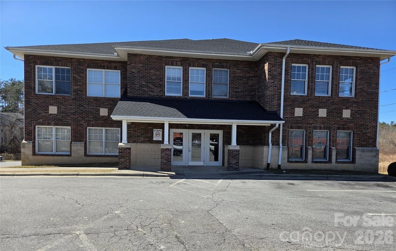 120 Chadwick Square Court E, Hendersonville, NC -  - $224,000