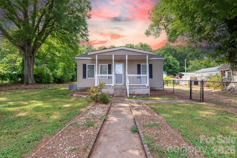 205 Stowe Acres Road, Kings Mountain, NC - 2 beds, 1 bath, 880 sqft - $195,000