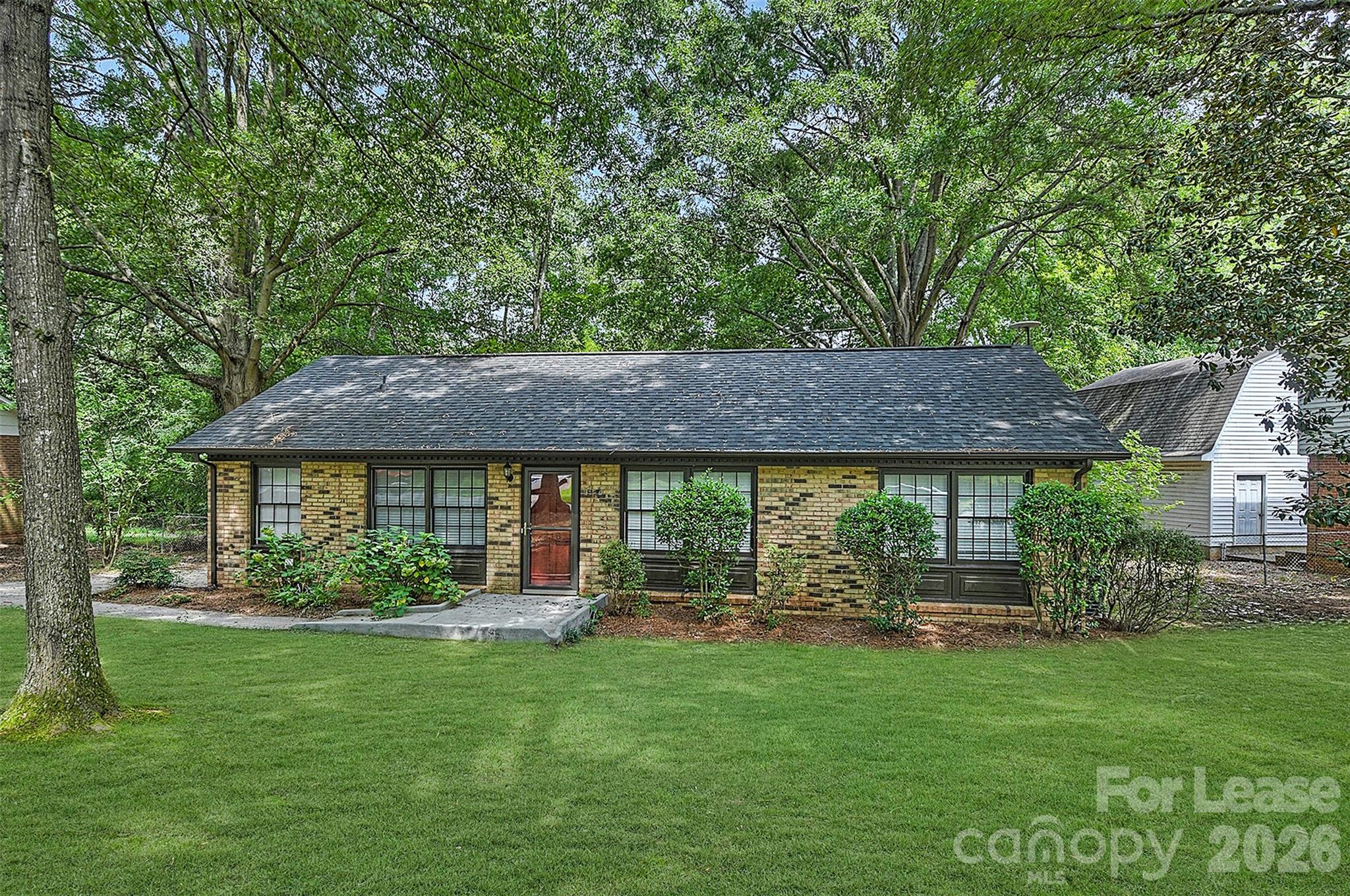 218 Clearbrook Road, Matthews, NC. property listing photo