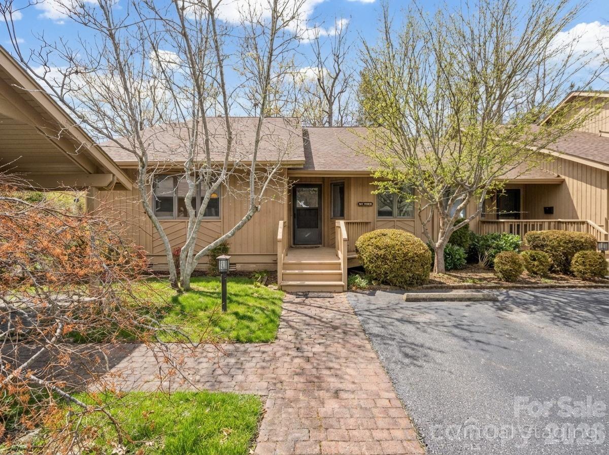 605 Red Oak Drive, Hendersonville, NC. property listing photo