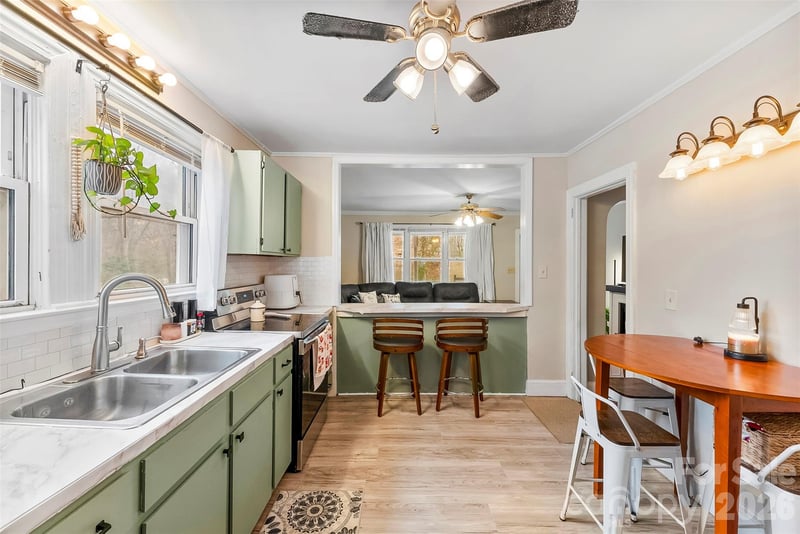 107 Oakland Road, Belmont, NC - 3 beds, 1 bath, 1,081 sqft - $249,500