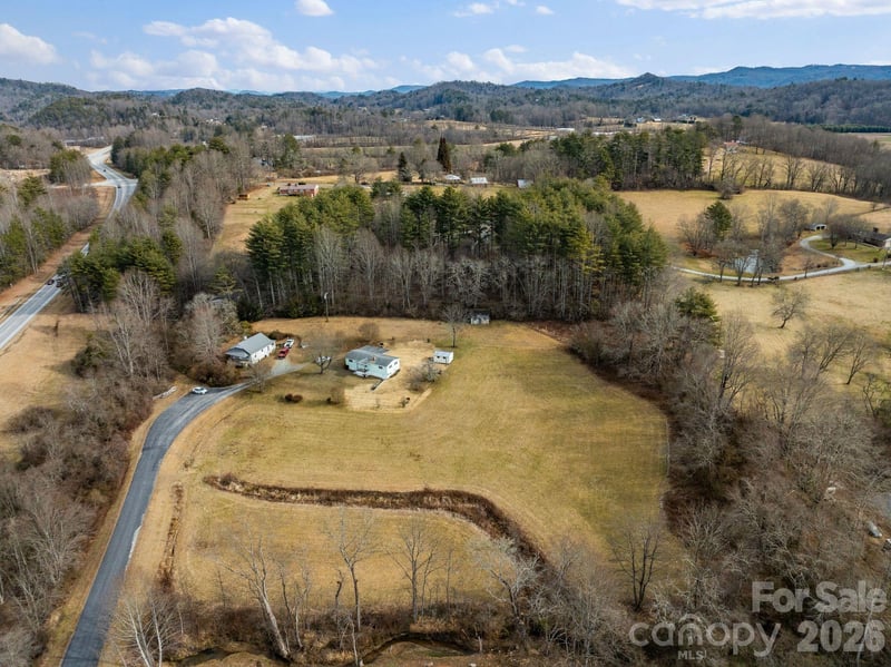 146 and 148 Monteith Road, Brevard, NC - 5 beds, 1,794 sqft - $475,000
