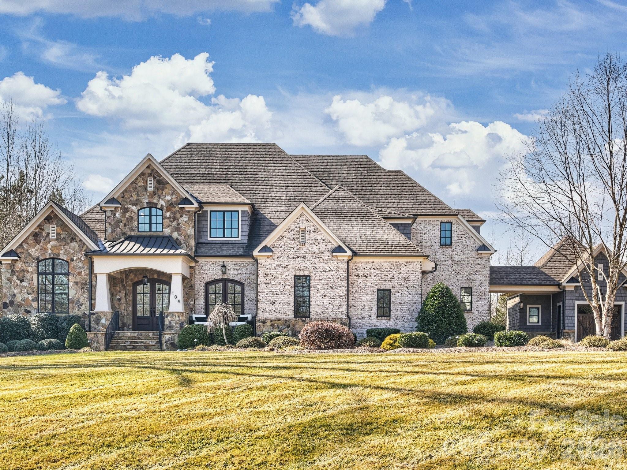 104 Crest Court, Matthews, NC. property listing photo