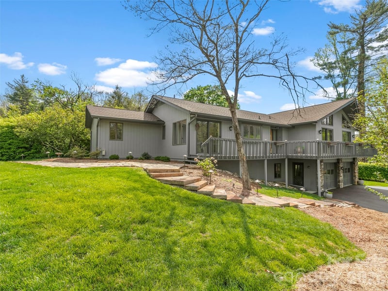 2731 Miller Lane, Hendersonville, NC - 3 beds, 3 baths, 2,746 sqft - $760,000