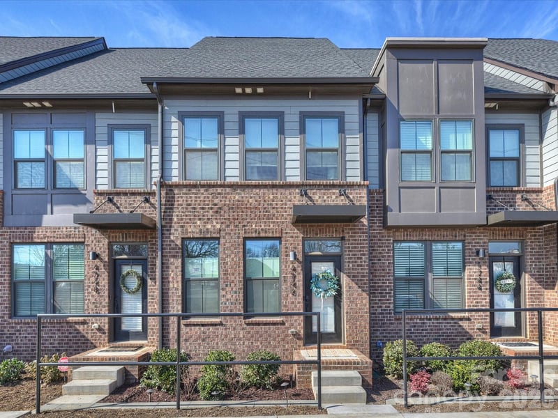 4746 Chastain Avenue, Charlotte, NC - 3 beds, 3.5 baths, 1,633 sqft - $435,000