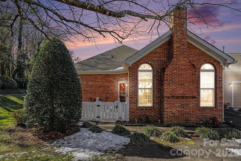 8057 Sultana Circle, Charlotte, NC - 2 beds, 2 baths, 1,218 sqft - $279,000