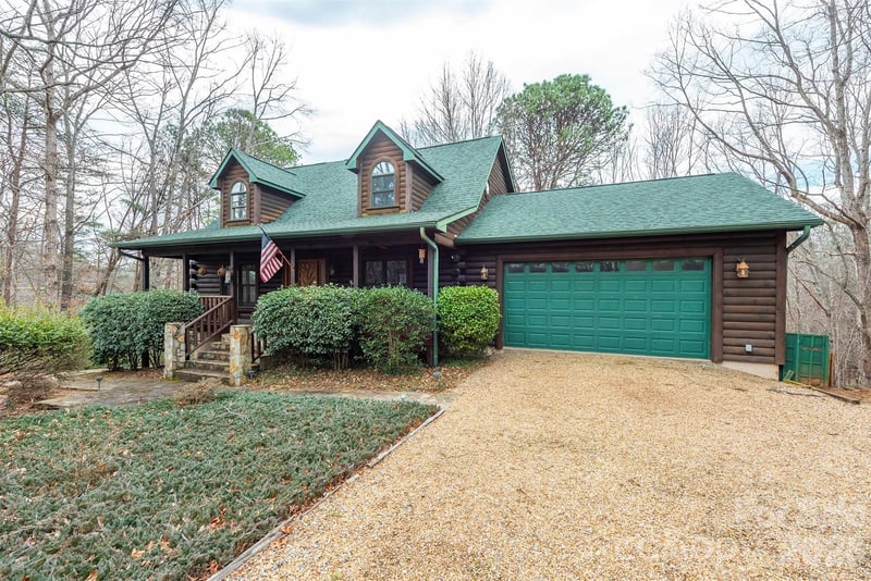 145 Flynn Court, Lake Lure, NC - 2 beds, 3.5 baths, 2,576 sqft - $625,000