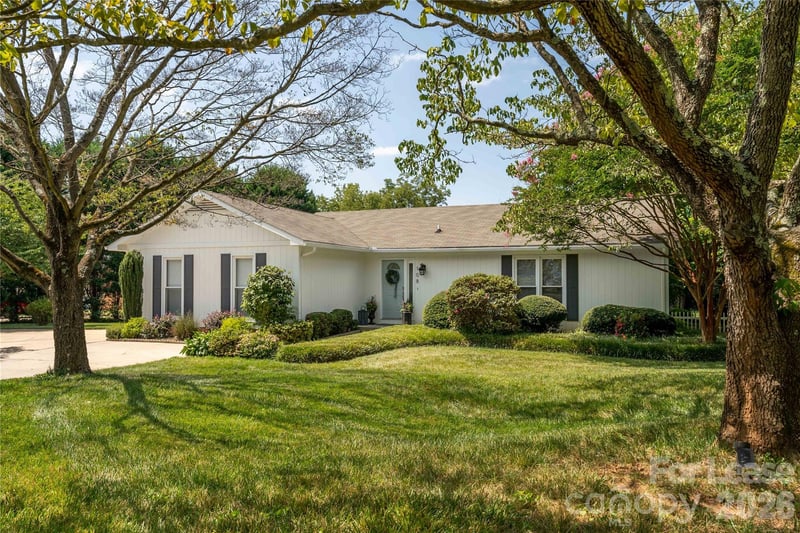 108 Surfside Lane, Mooresville, NC - 3 beds, 2 baths - $4,200/mo
