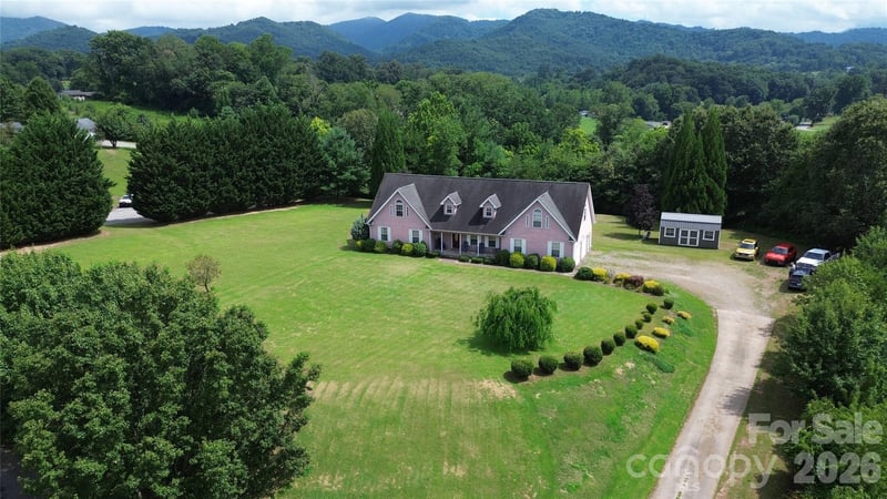 130 Crestview Street, Canton, NC - 4 beds, 3 baths, 2,986 sqft - $544,900