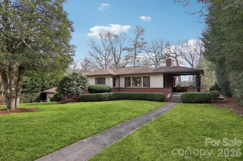 10 Oak Forest, Asheville, NC - 3 beds, 3 baths, 2,942 sqft - $629,000