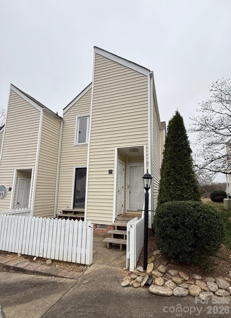 220 Wildwood Drive, Salisbury, NC - 2 beds, 2.5 baths, 1,355 sqft - $147,000