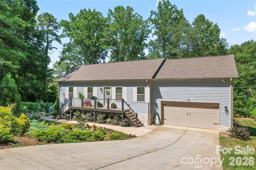 136 Huntington Lane, Mooresville, NC. property listing photo
