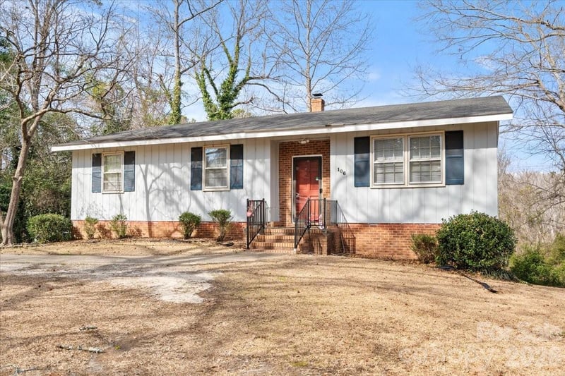 106 Elizabeth Drive, Cheraw, SC - 3 beds, 1.5 baths, 2,172 sqft - $224,000