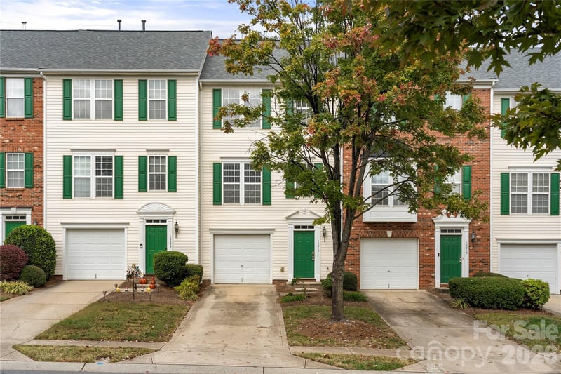 10213 Garrett Grigg Road, Charlotte, NC - 2 beds, 2.5 baths, 1,927 sqft - $290,000