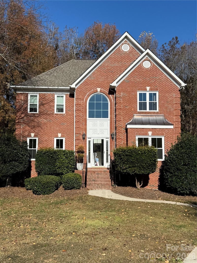 655 Powder Horn, Indian Trail, NC - 3 beds, 4 baths, 2,992 sqft - $550,000