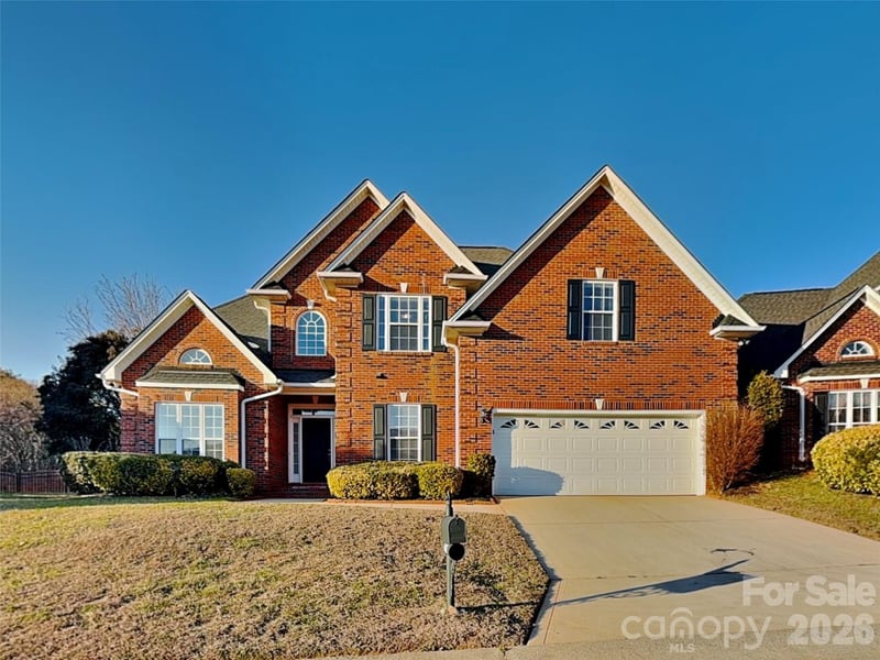 2562 Firethorn Court, Gastonia, NC - 4 beds, 2.5 baths, 2,017 sqft - $379,900