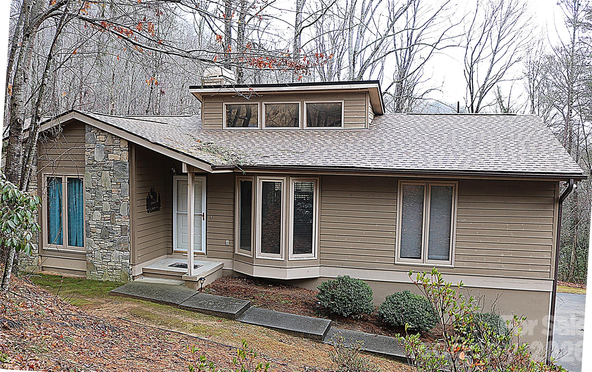 100 Ridgeview Drive, Hendersonville, NC. property listing photo