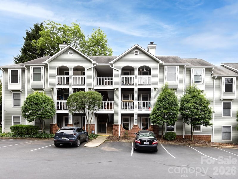 430 Queens Road Apt 221, Charlotte, NC - 2 beds, 2 baths, 887 sqft - $350,000