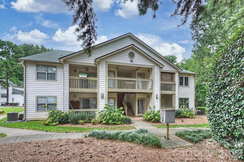 1031 Churchill Downs Court H, Charlotte, NC - 2 beds, 2 baths, 902 sqft - $239,000