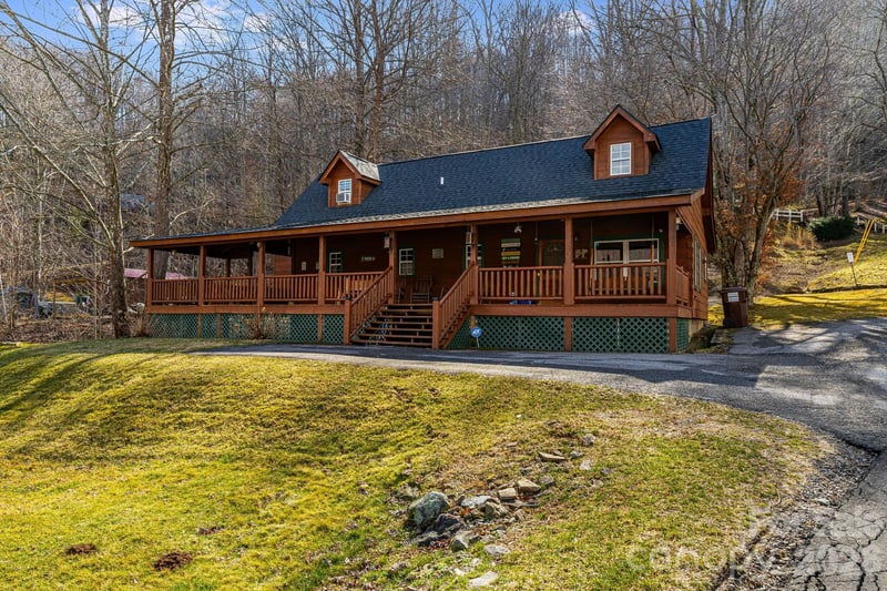 233 Rocky Top Road, Maggie Valley, NC - 3 beds, 2 baths, 1,598 sqft - $499,000