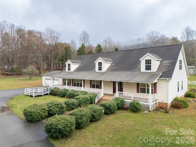 1564 Camp Creek Road, Whittier, NC - 3 beds, 3 baths, 3,024 sqft - $598,000