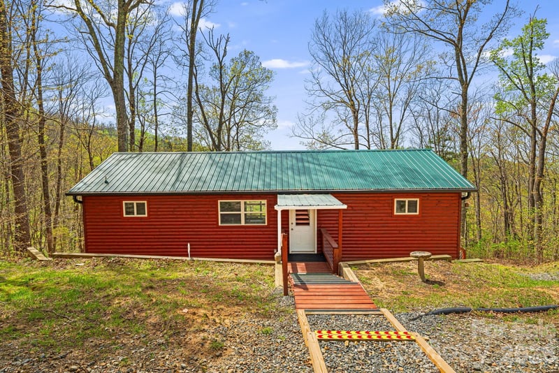 120 Wilderness Drive, Weaverville, NC - 2 beds, 2 baths, 836 sqft - $355,000