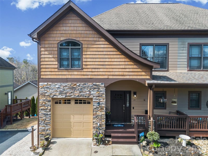 21 Jeff Drive, Asheville, NC - 3 beds, 2.5 baths, 1,993 sqft - $435,000