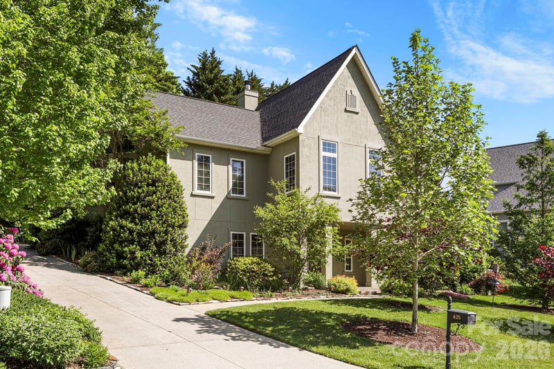 405 Mistletoe Trail, Hendersonville, NC - 3 beds, 2.5 baths, 2,832 sqft - $699,000