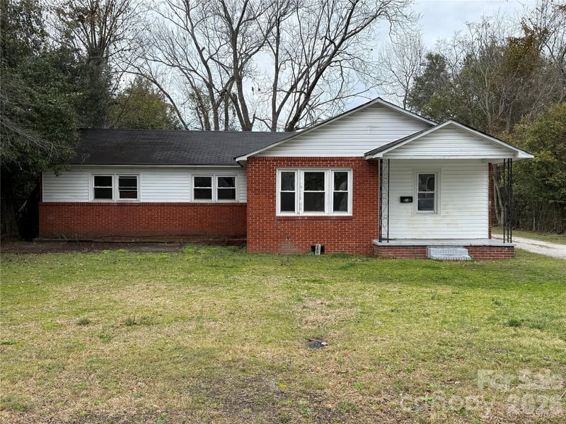 74 Victory Drive, Cheraw, SC - 3 beds, 1 bath, 1,305 sqft - $122,000