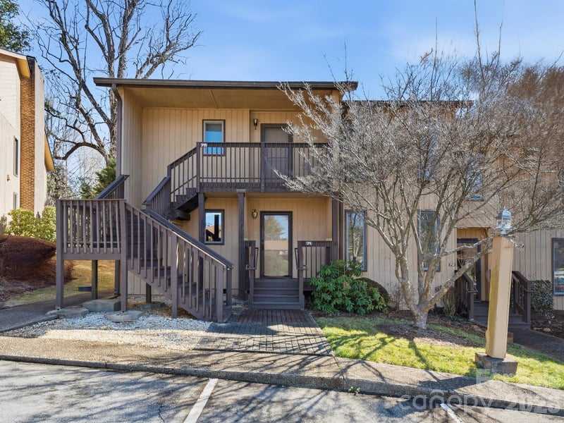 71 Pebble Creek Drive, Asheville, NC - 2 beds, 2 baths, 1,337 sqft - $250,000