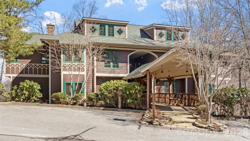 61 Creekside Way G-101, Burnsville, NC - 2 beds, 2 baths, 1,169 sqft - $375,000