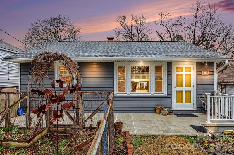 237 Jefferson Avenue NE, Concord, NC - 2 beds, 1 bath, 860 sqft - $235,000