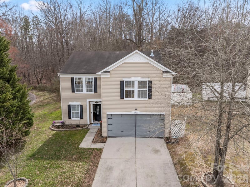 4208 Shasta Circle, Clover, SC - 3 beds, 2.5 baths, 2,197 sqft - $339,900