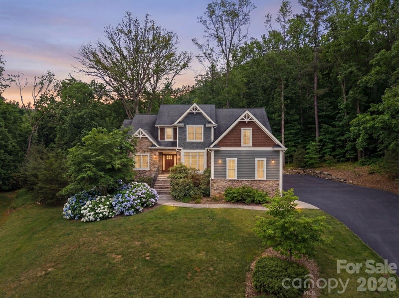 19 Angler, Asheville, NC - 6 beds, 5 baths, 3,455 sqft - $975,000