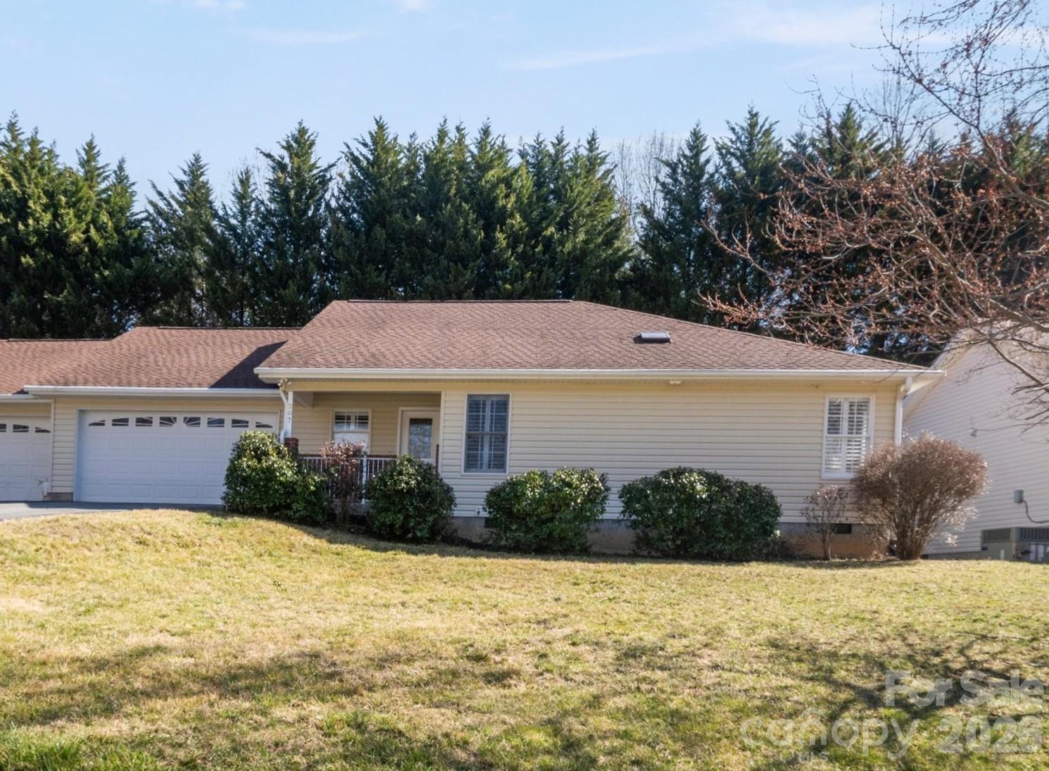 207 Allen Paul Drive, Hendersonville, NC. property listing photo