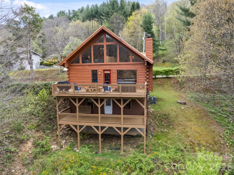 91 Copper Spur Road, Maggie Valley, NC - 2 beds, 2 baths, 2,305 sqft - $589,900