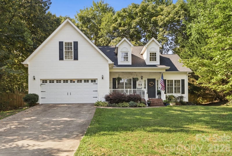 5227 Foley Drive, Hickory, NC - 4 beds, 2.5 baths, 1,714 sqft - $400,000