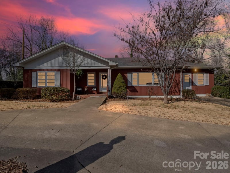 204 Fernwood Drive, Rutherfordton, NC - 3 beds, 2.5 baths, 1,980 sqft - $259,900