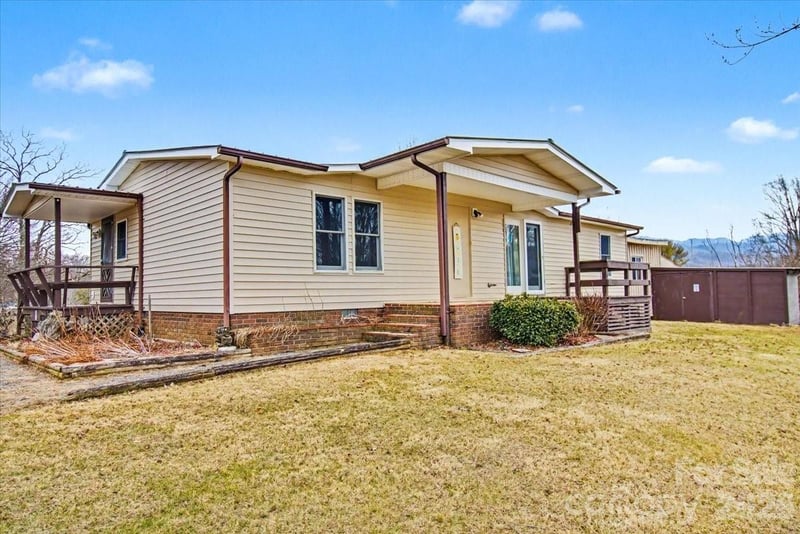 170 Styles Road, Burnsville, NC - 2 beds, 2 baths, 1,684 sqft - $249,000