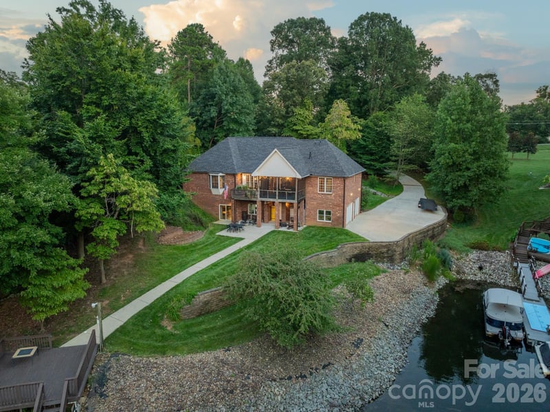 7545 Rabbit Circle, Denver, NC - 3 beds, 4 baths, 3,328 sqft - $1,524,900