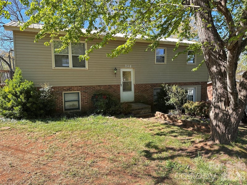 621 11th, Newton, NC - 3 beds, 1 bath, 1,023 sqft - $180,000