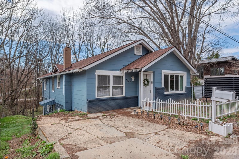 52 Boyd Avenue, Asheville, NC - 4 beds, 2 baths, 2,137 sqft - $439,900