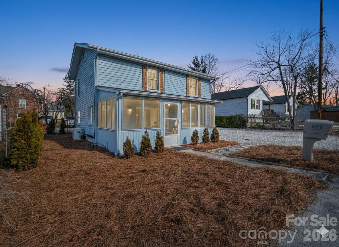 609 Edgewood, Hendersonville, NC. property listing photo