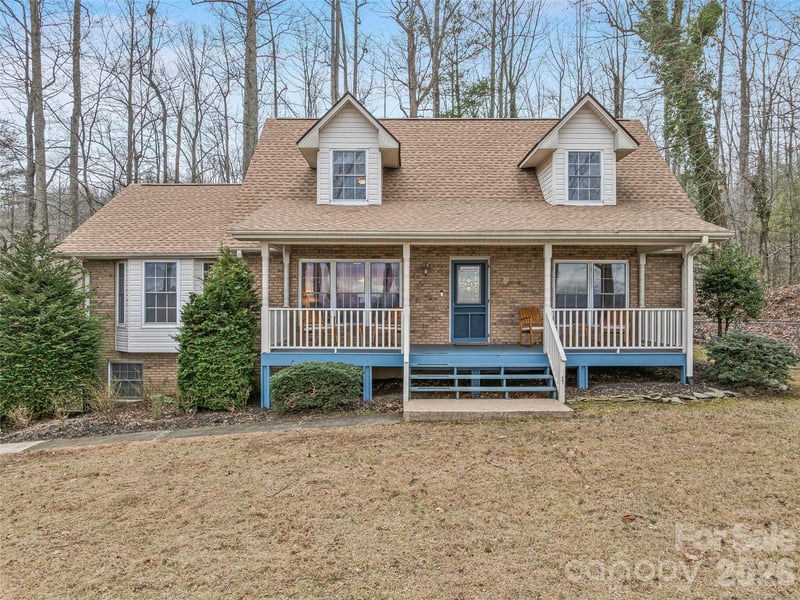 24 Abbey Lane, Hendersonville, NC - 3 beds, 3 baths, 2,871 sqft - $770,000