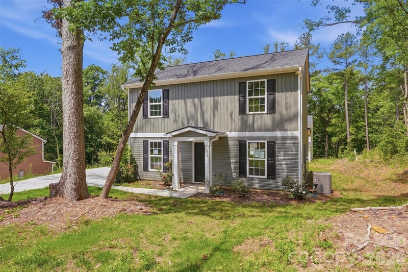 418 Kershaw Street, Lancaster, SC - 3 beds, 2 baths, 1,423 sqft - $254,900