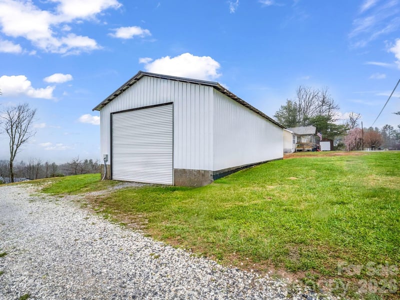 1086 Carters Ridge Road, Spruce Pine, NC - 4 beds, 4 baths, 2,914 sqft - $670,000