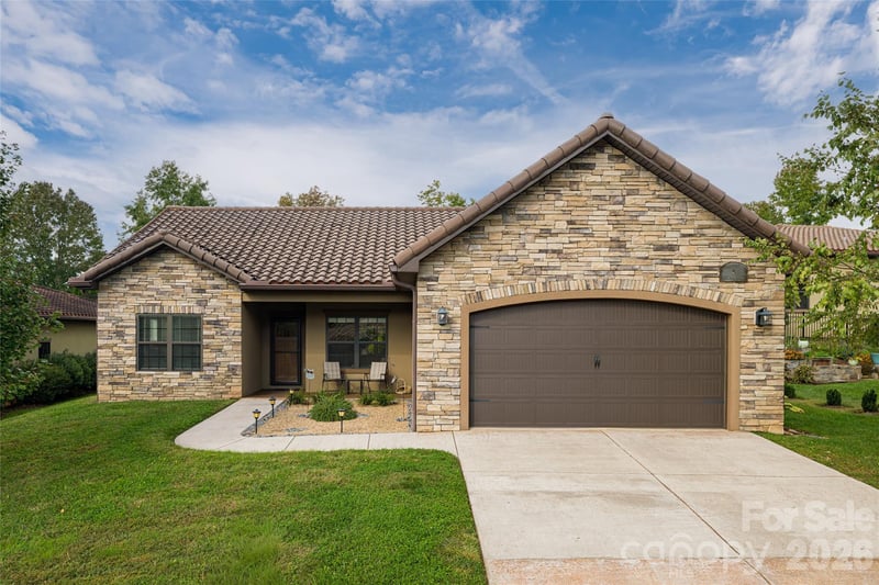 5 Pacifico Drive, Asheville, NC - 3 beds, 2 baths, 1,784 sqft - $599,000