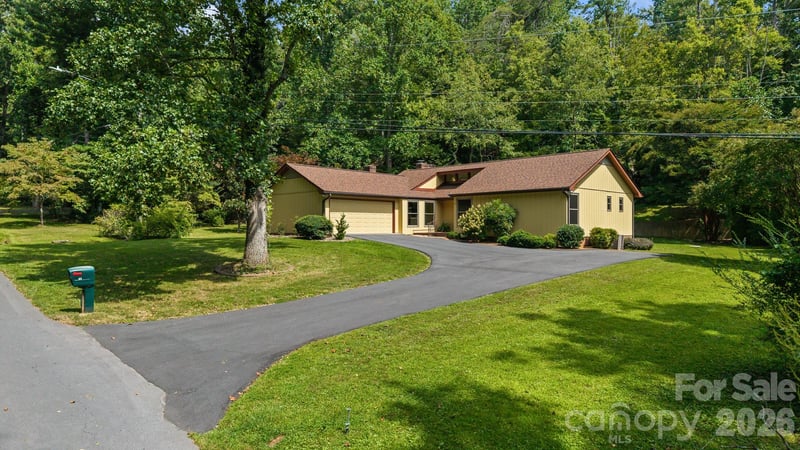 63 Pinecroft Road, Asheville, NC - 4 beds, 3 baths, 2,940 sqft - $750,000